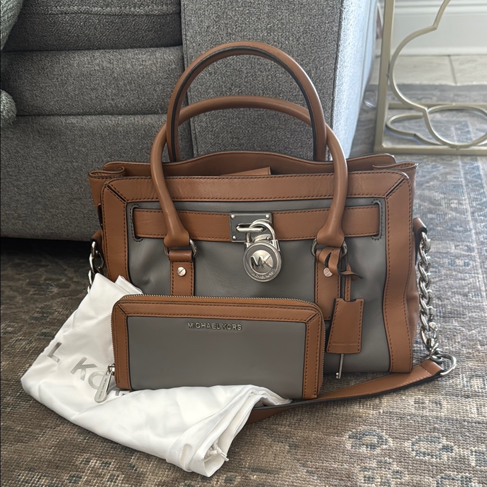 EUC Michael Kors Frame Out East/West Hamilton Set